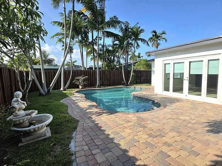 806 N 31st Ct — Photo 28