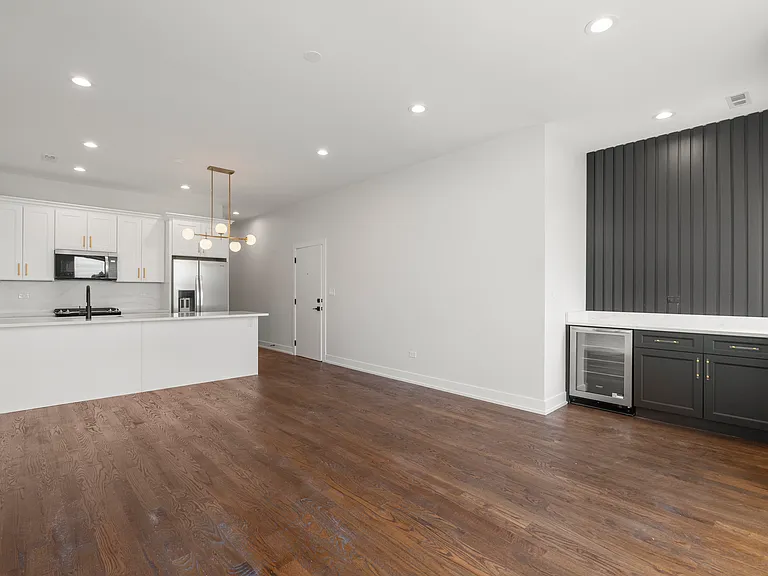 420 E 50th Pl #2 — Photo 4