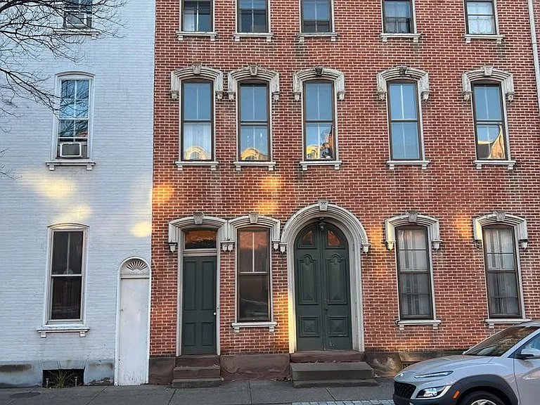 146 W High St — Photo 1