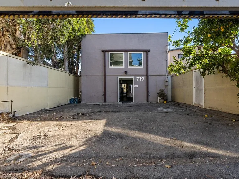 719 Ocean Front Walk — Photo 16