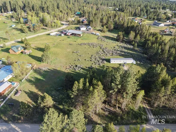 8 W Prospectors Dr, Cascade, ID 83611