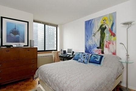 2nd image of 250 E 40th St APT 31A
