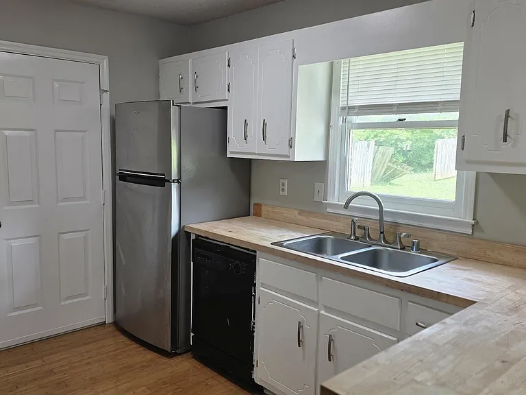 6000 Cherokee Hills Dr NW — Photo 1