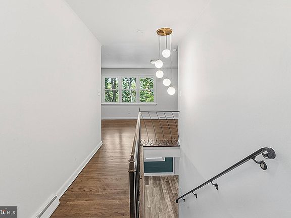 3rd image of 32 Montague Ave