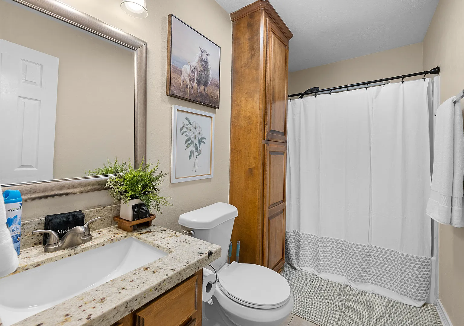 Wolf Pen Creek Retreat #B, 3BD 2BA, Workspace — Photo 3