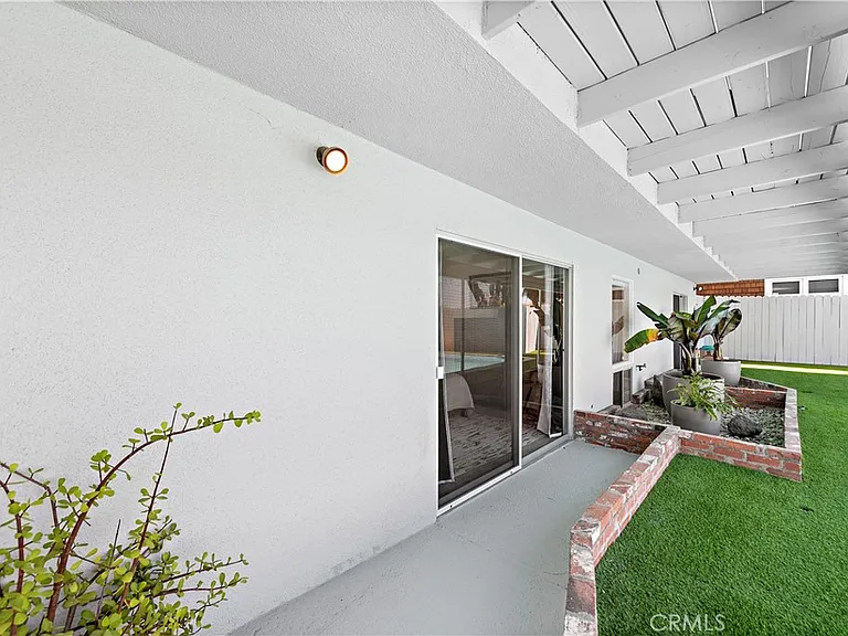 2120 Temple Hills Dr #2120LOWR — Photo 24