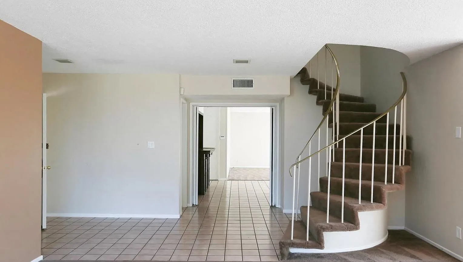 500 S. Inglewood Ave. — Photo 4