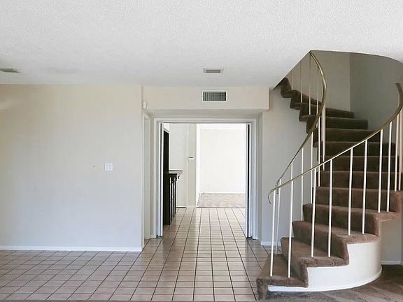 4th image of 500 S Inglewood Ave #60627540