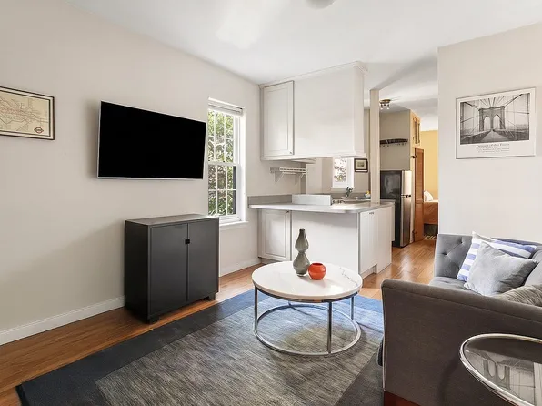 345 W 21st St APT 4B, New York, NY 10011