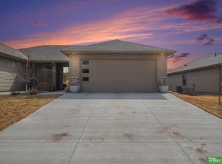 17107 Nicholas Cir, Omaha, NE 68118