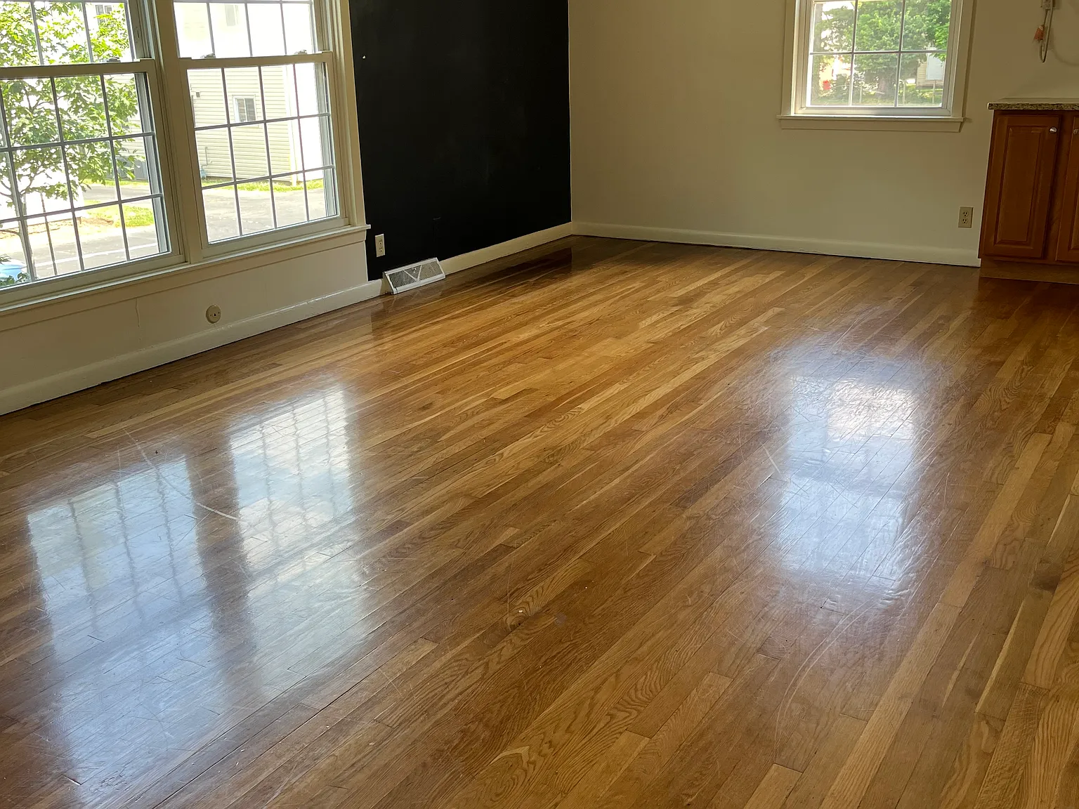 314 S Poplar St — Photo 3