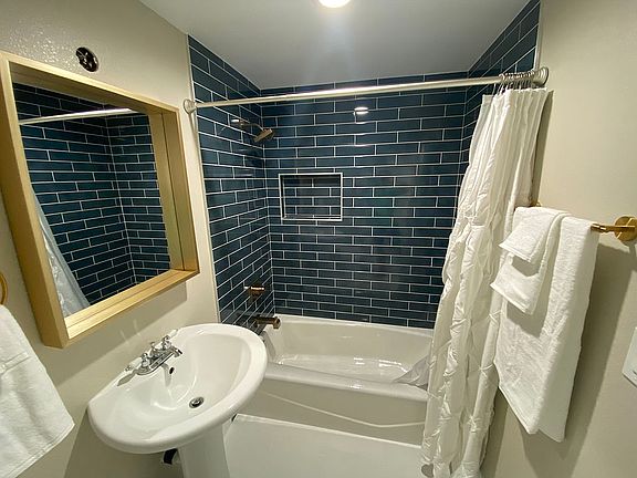 3rd image of 25644 Mead St