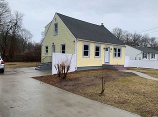 60 Pinewood Dr, Shirley, NY 11967