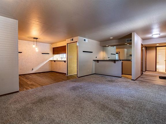 5th image of 4400 Hemingway Dr APT 217