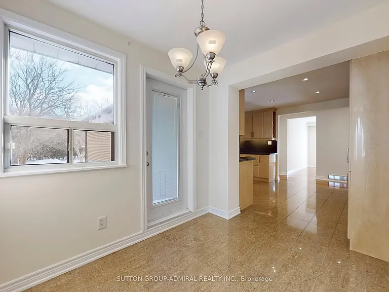 129 Crestwood Rd #UPPER — Photo 14