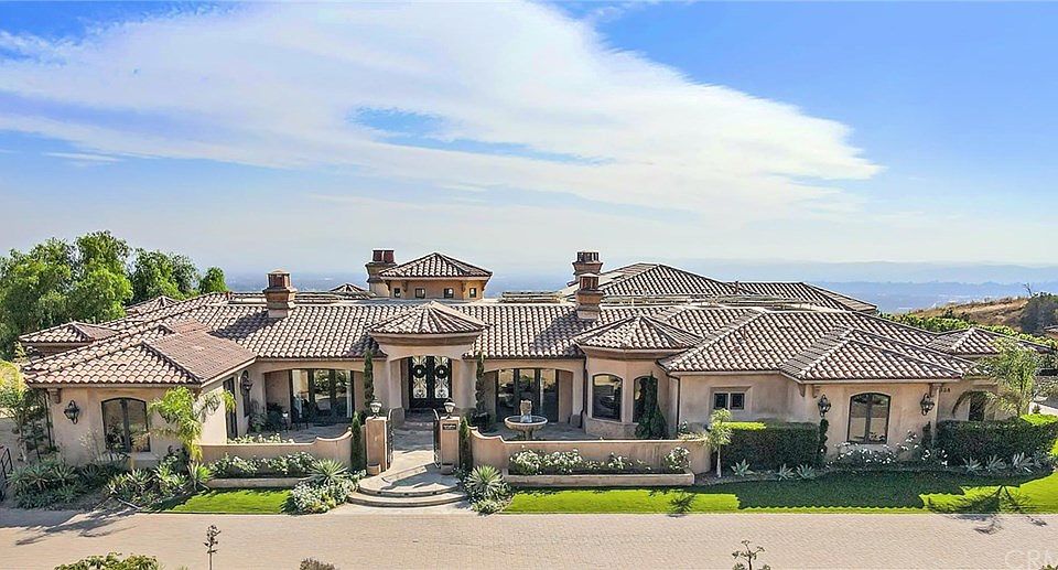 1st image of 328 Saddle Horn Ln