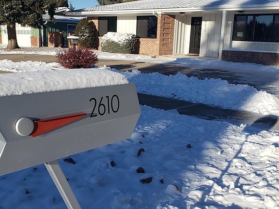 Snowy Front Yard and Mailbox
December 2022