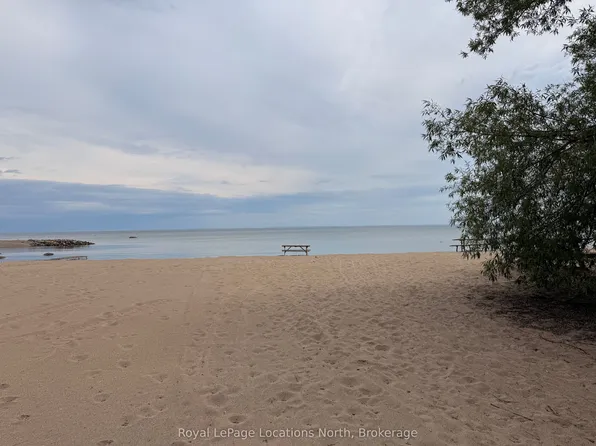 105 Woodland Park Rd, The Blue Mountains, ON N0H 1J0