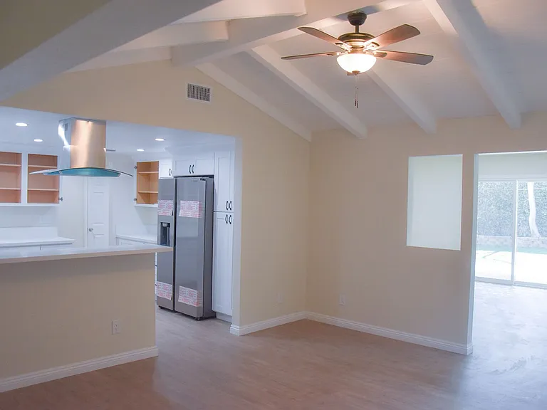 2318 E Coolidge Ave — Photo 7