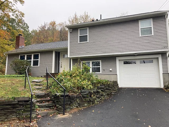 1185 Bay Rd