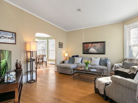 3rd image of 124 Forest Ave