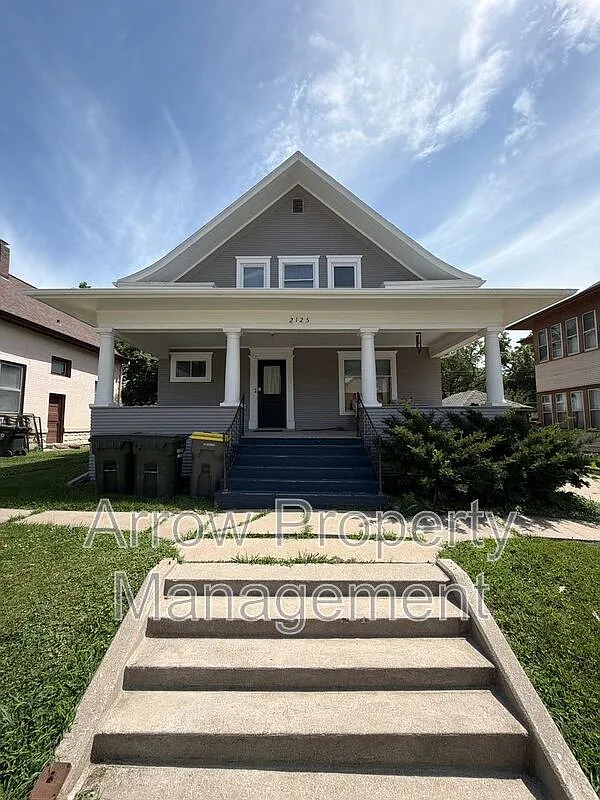 2 bed, 1.0 bath, 1172 sqft, $1,250 — Photo 1