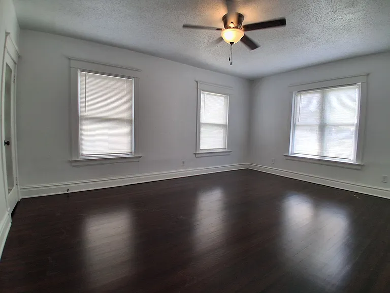 2640 Victor St — Photo 15