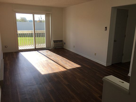 5th image of 102 Oak Blvd APT 203