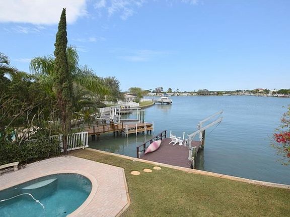 Open bay views in a quiet no wake zone area of the Intracoastal.