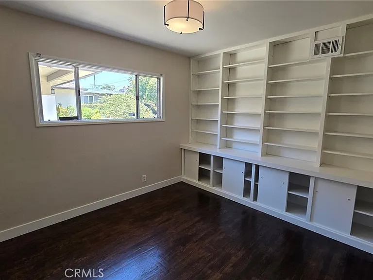 6034 S Kings Rd — Photo 15
