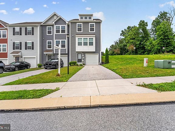 3rd image of 81 Ayrshire Dr