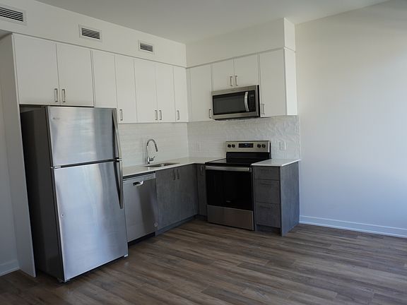 3rd image of 300 Wilbrod St #B02