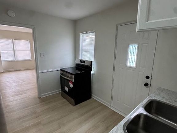 2nd image of 1509 N Chester Ave #1511