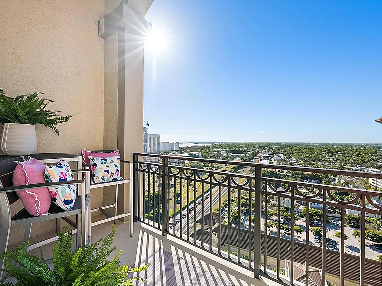 550 Okeechobee Blvd #UPH-03 — Photo 14