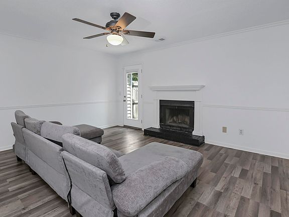 2nd image of 114 Gadsden St
