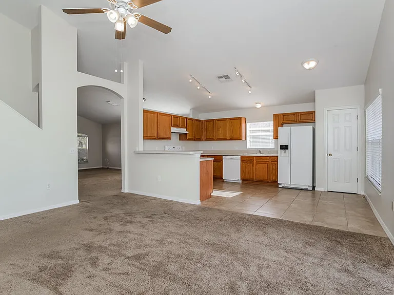 1300 Creekview Ct — Photo 8
