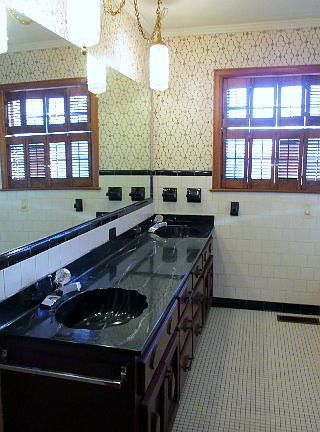 4th image of 304 E 14th St