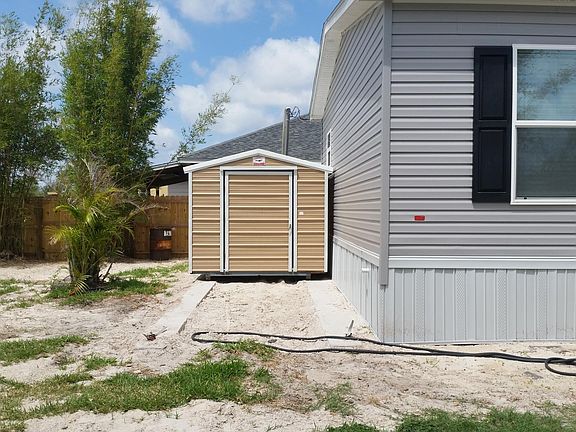 2nd image of 135 Lago Vista Dr