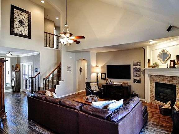 4th image of 2104 Arrowwood Ct