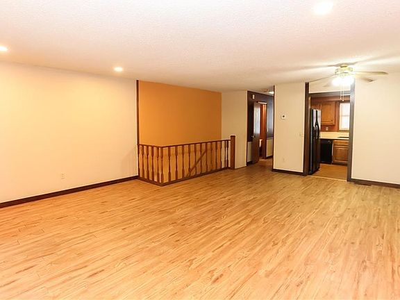 3rd image of 3 Estes Dr