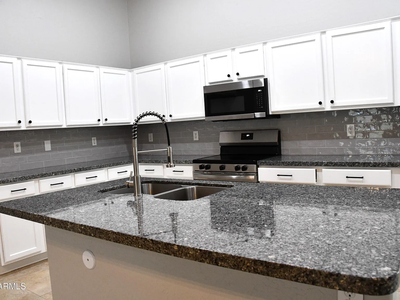 4 bed, 2.0 bath, 2219 sqft, $2,550 — Photo 4