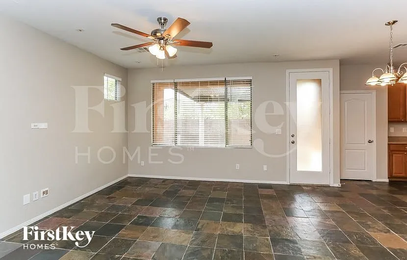 3 bed, 2.5 bath, 1789 sqft, $2,435 — Photo 2
