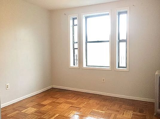 3rd image of 295 Parkside Ave #3
