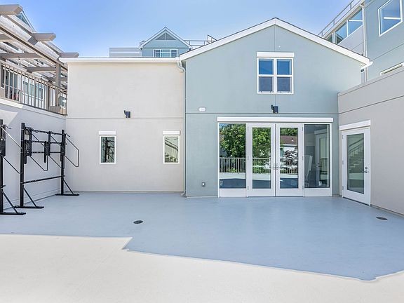 4th image of 855 C St #F60d7cf2d
