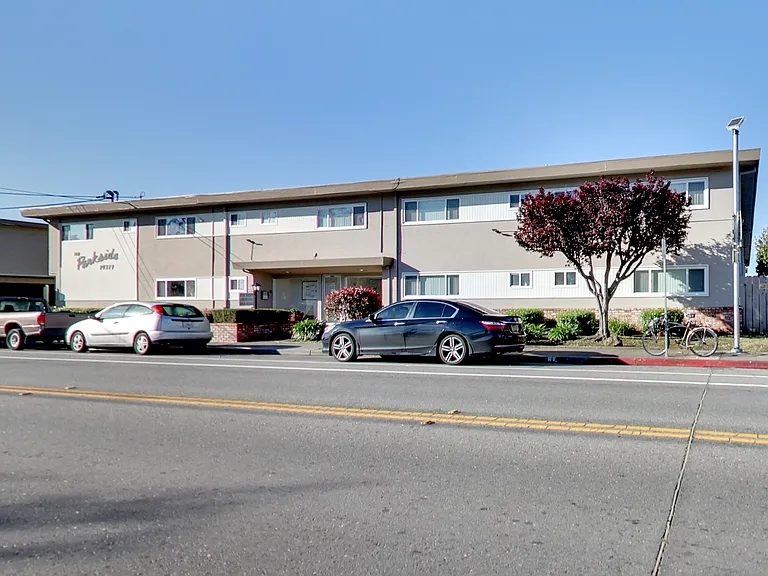 PARKSIDE APARTMENTS — Photo 14