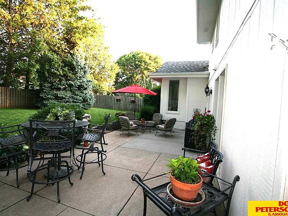 3rd image of 611 N 152nd Ave