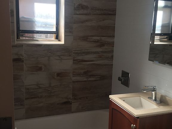 3rd image of 845 Kent Ave #3