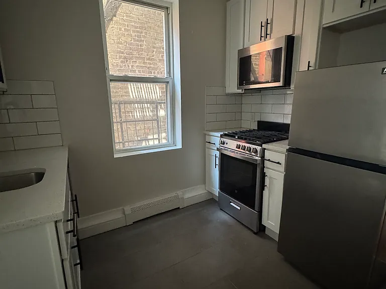 Dewey Ave — Photo 1