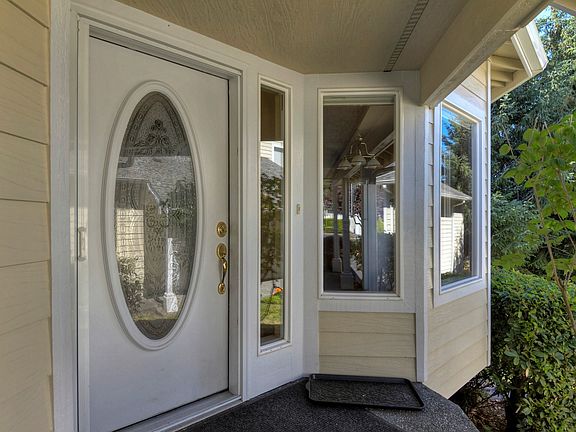 2nd image of 2152 28th St