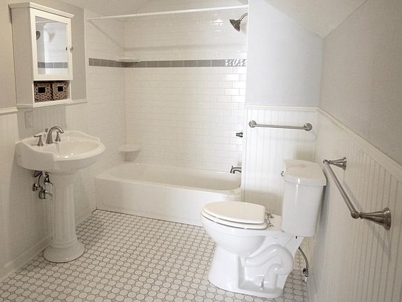 4th image of 1147 E 49th St